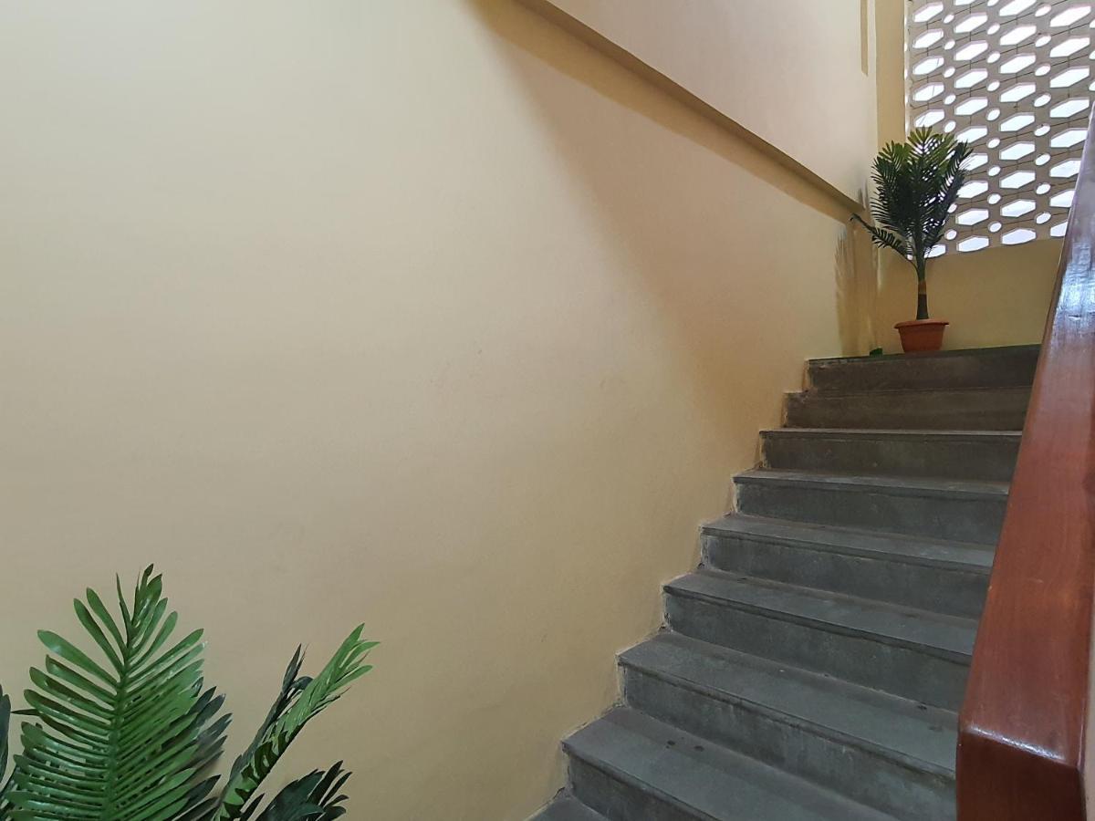 Osi Apartments Khar West Mumbai  Buitenkant foto